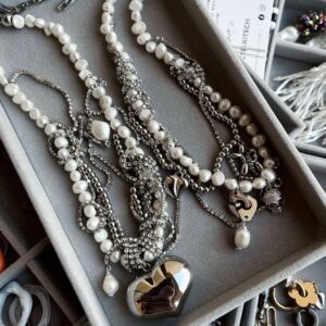 Dandling Ice Heart Necklace Statement